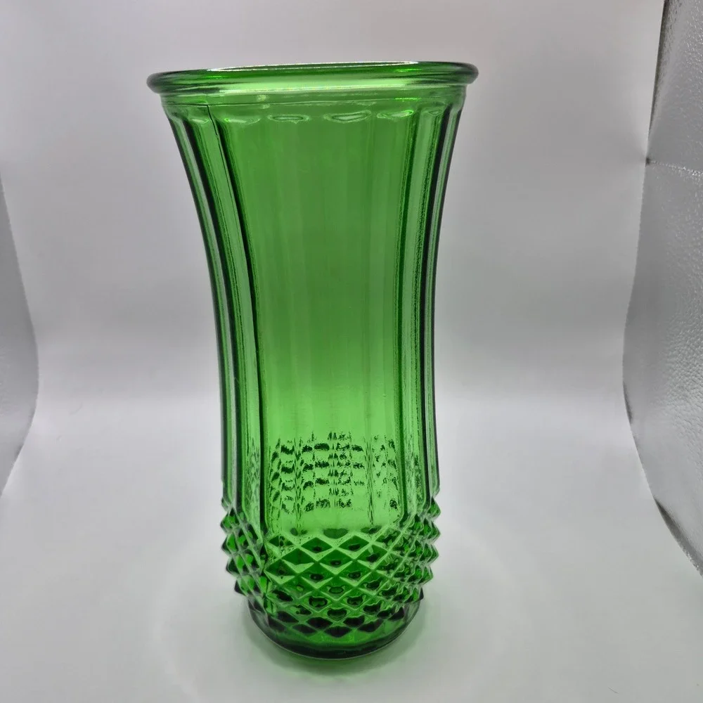 Hoosier Glass 4089A‎ Ribbed Emerald Green Vase Vintage 9.75 Inch Diamond Point